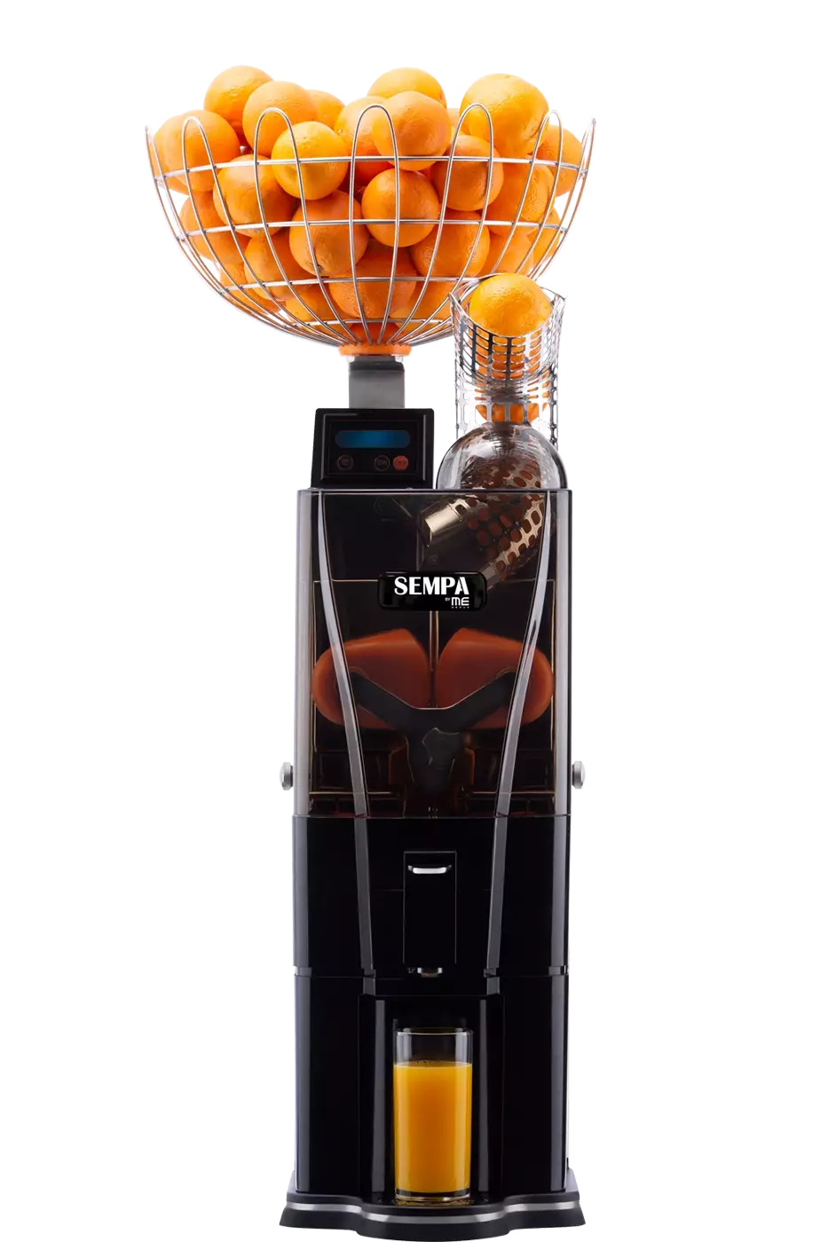 Machine à jus d’oranges SEMPA OL 41 sur fond blanc, avec panier d’oranges et verre de jus rempli.